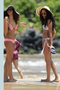 Shayna-and-Bria-Murphy-Hawaiian-Vacation