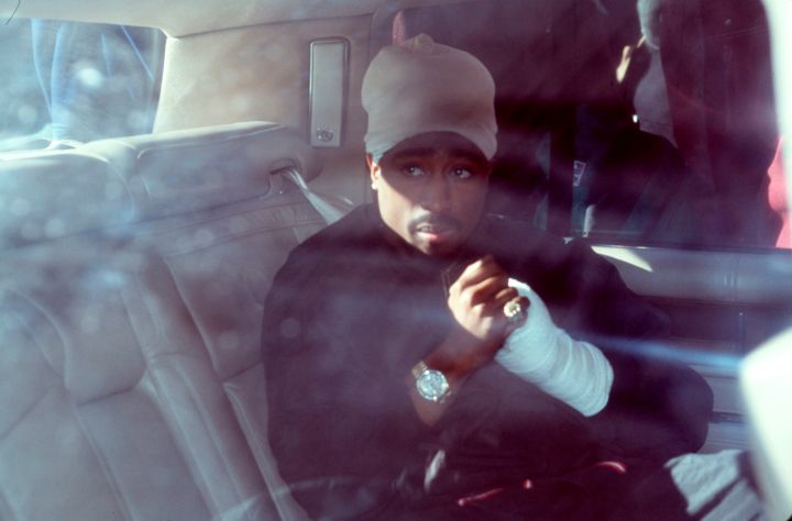 Tupac leaves a New York City courtroom